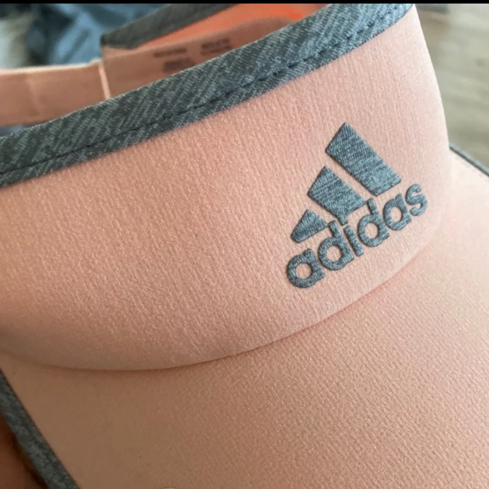 Sold‼️Addidas light pink ans gray sun visor NWT